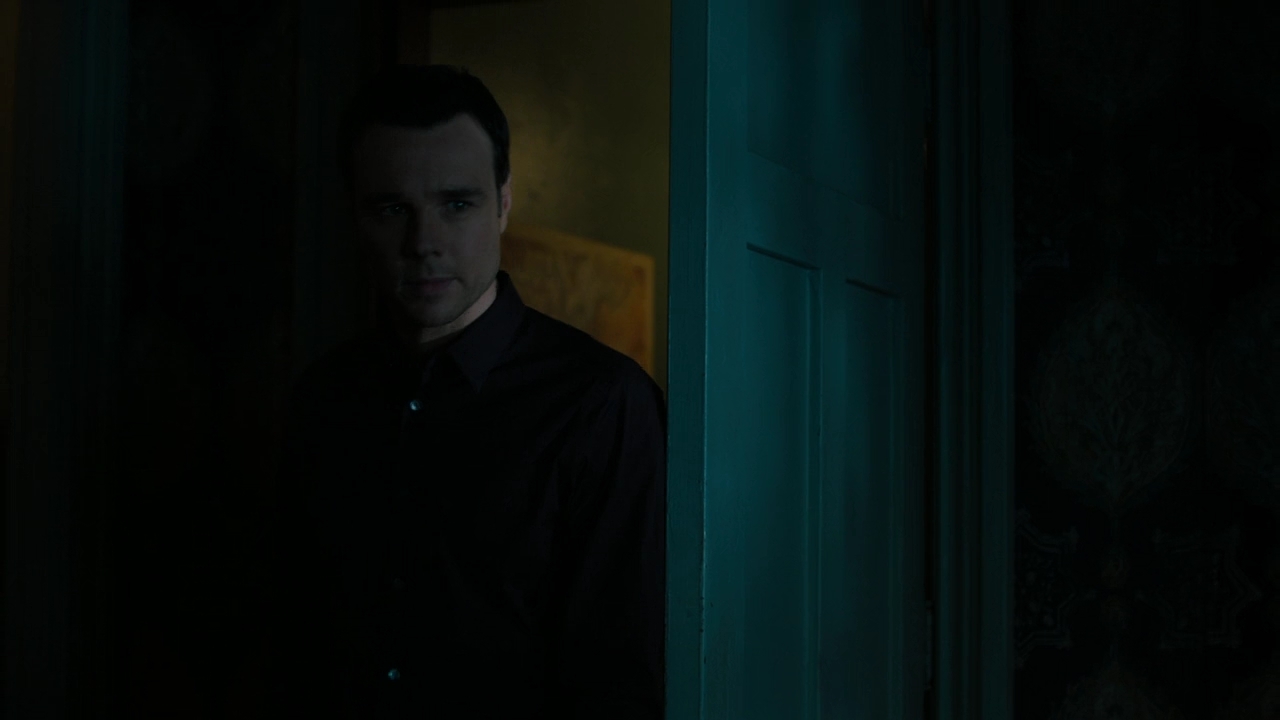 Charmed-Online-dot-nl_Charmed2x06WhenSparksFly02310.jpg