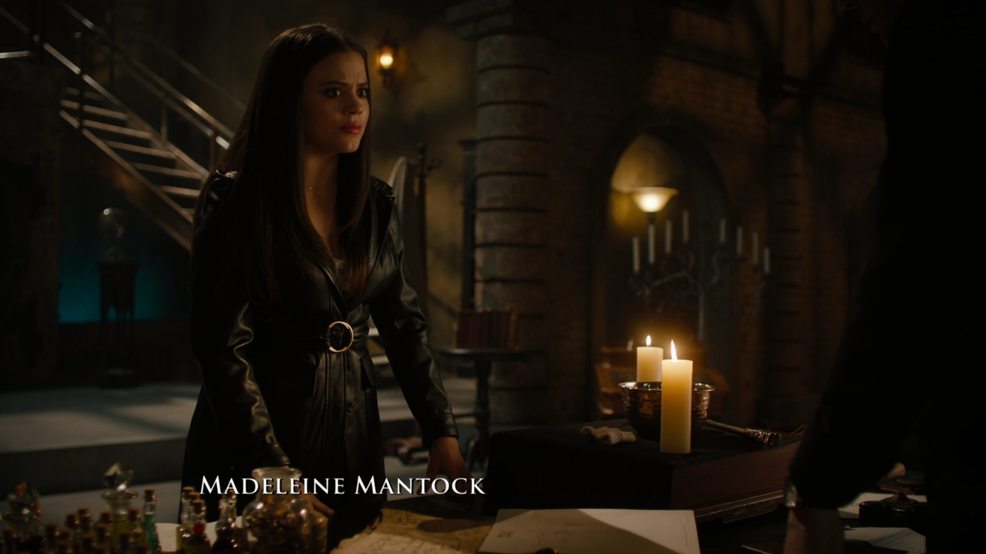 charmed-online-dot-nl_Charmed-2x07PastIsPresent0291.jpg