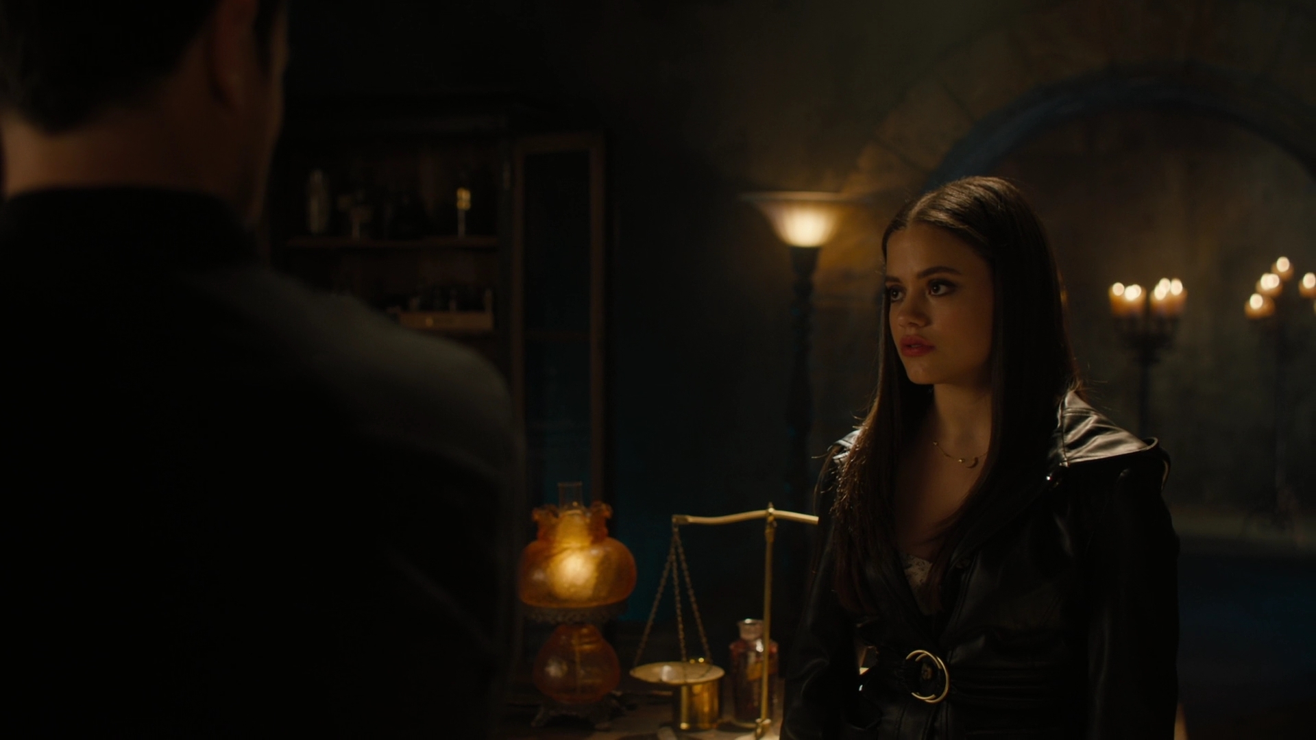 charmed-online-dot-nl_Charmed-2x07PastIsPresent0825.jpg