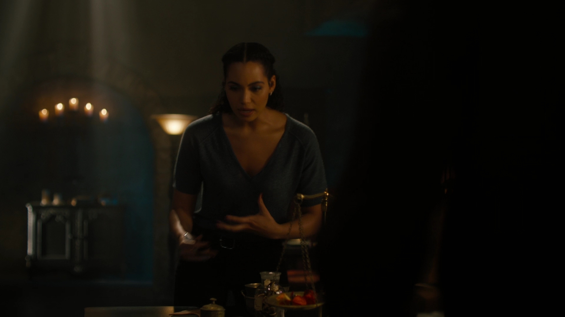 charmed-online-dot-nl_Charmed-2x07PastIsPresent1603.jpg