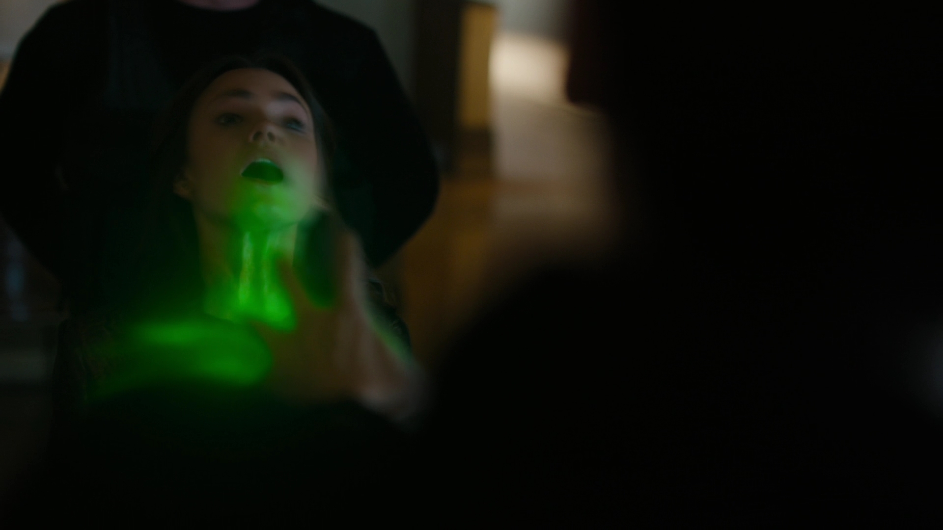 charmed-online-dot-nl_Charmed-2x07PastIsPresent2056.jpg