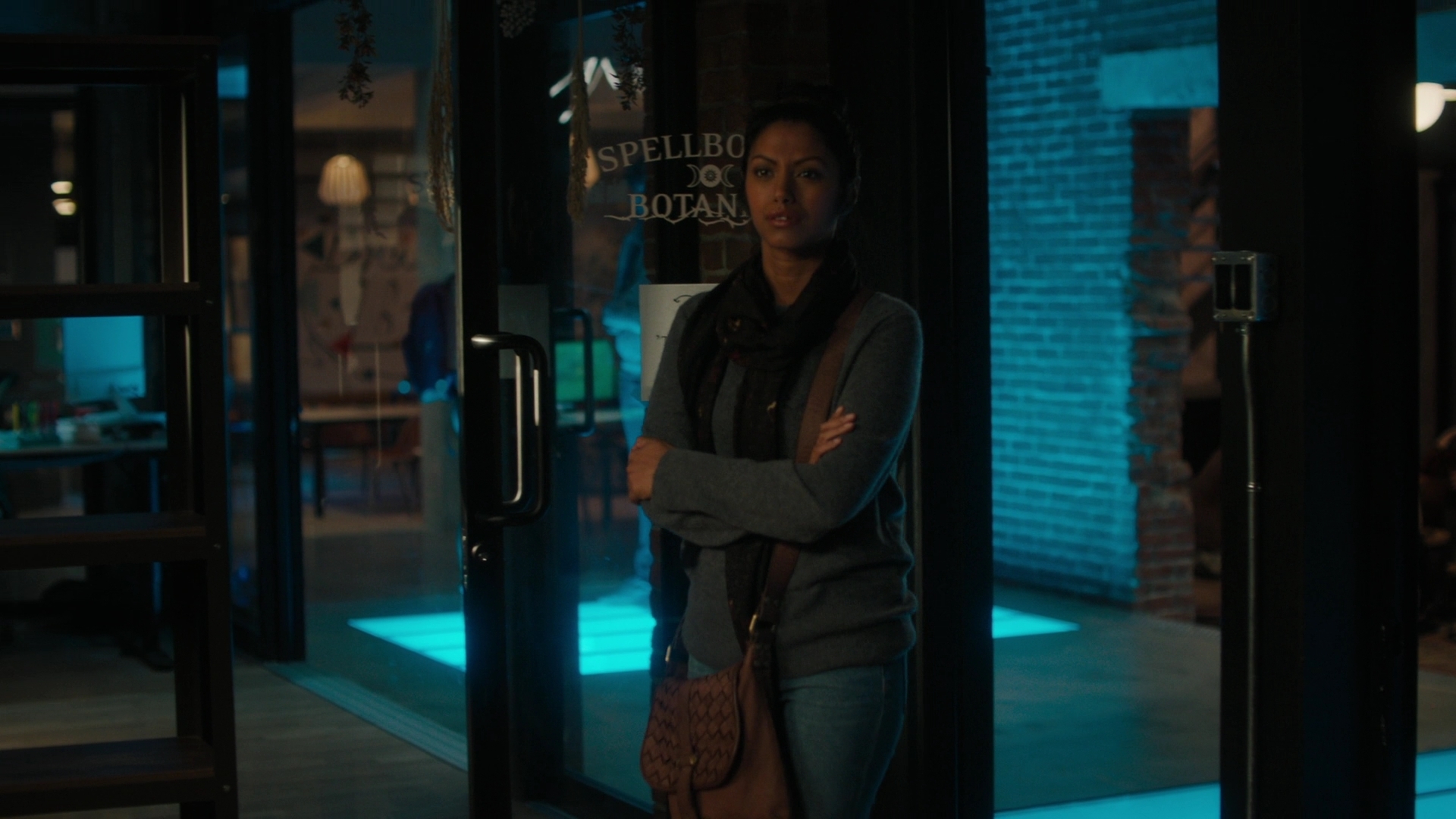 charmed-online-dot-nl_Charmed-2x07PastIsPresent2202.jpg