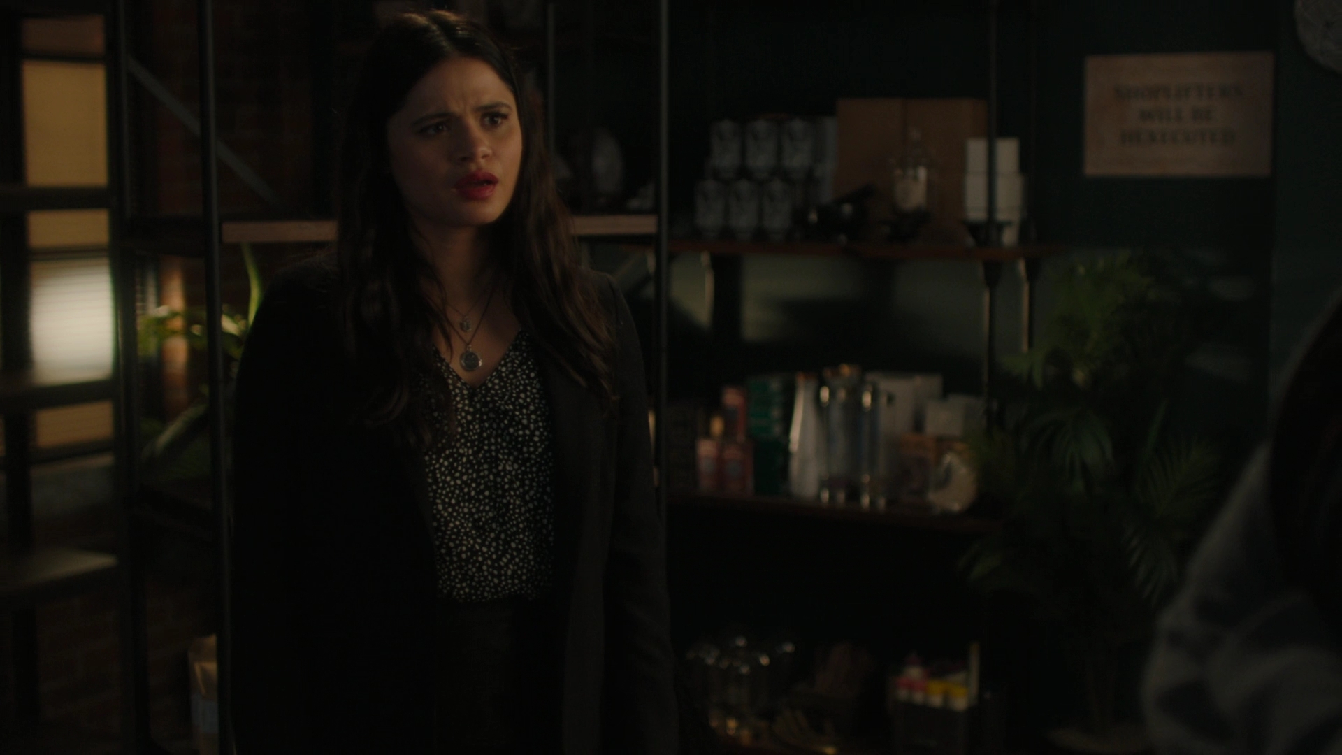 charmed-online-dot-nl_Charmed-2x07PastIsPresent2232.jpg
