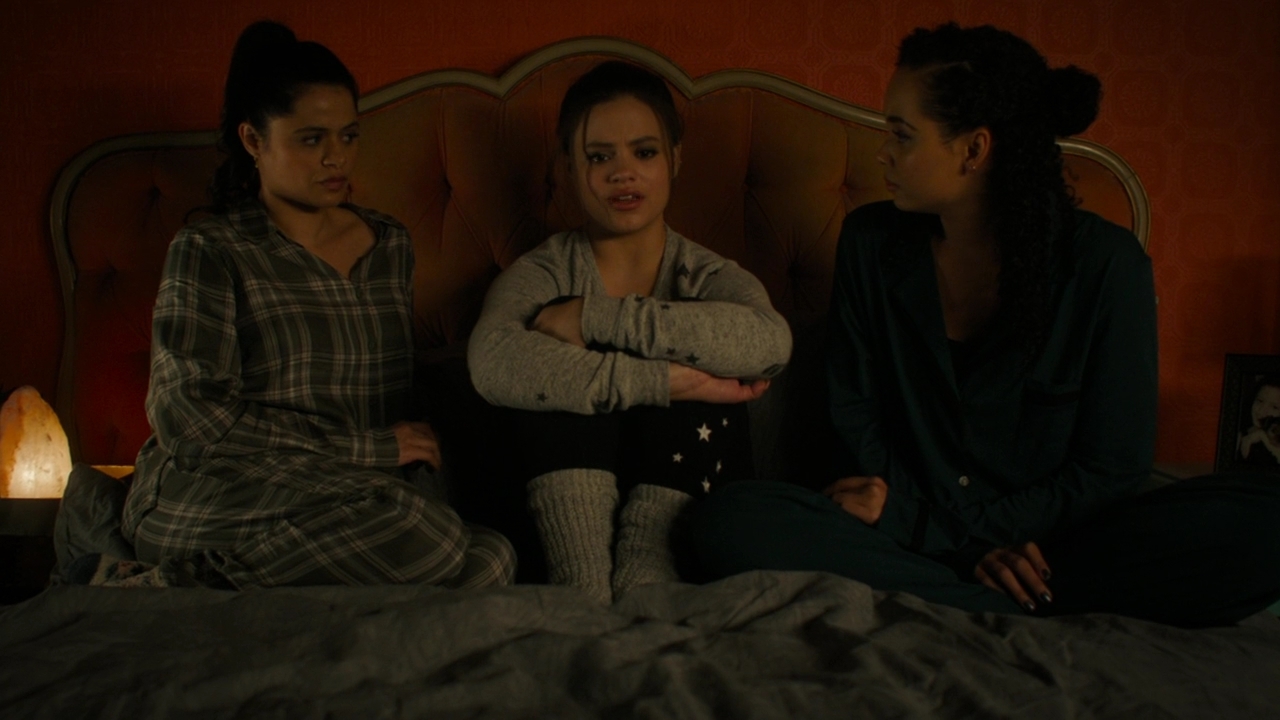 Charmed-Online-dot-nl_Charmed2x08TheRulesOfEngagement2200.jpg Charmed-Online-dot-nl_Charmed2x08TheRulesOfEngagement2200.jpg