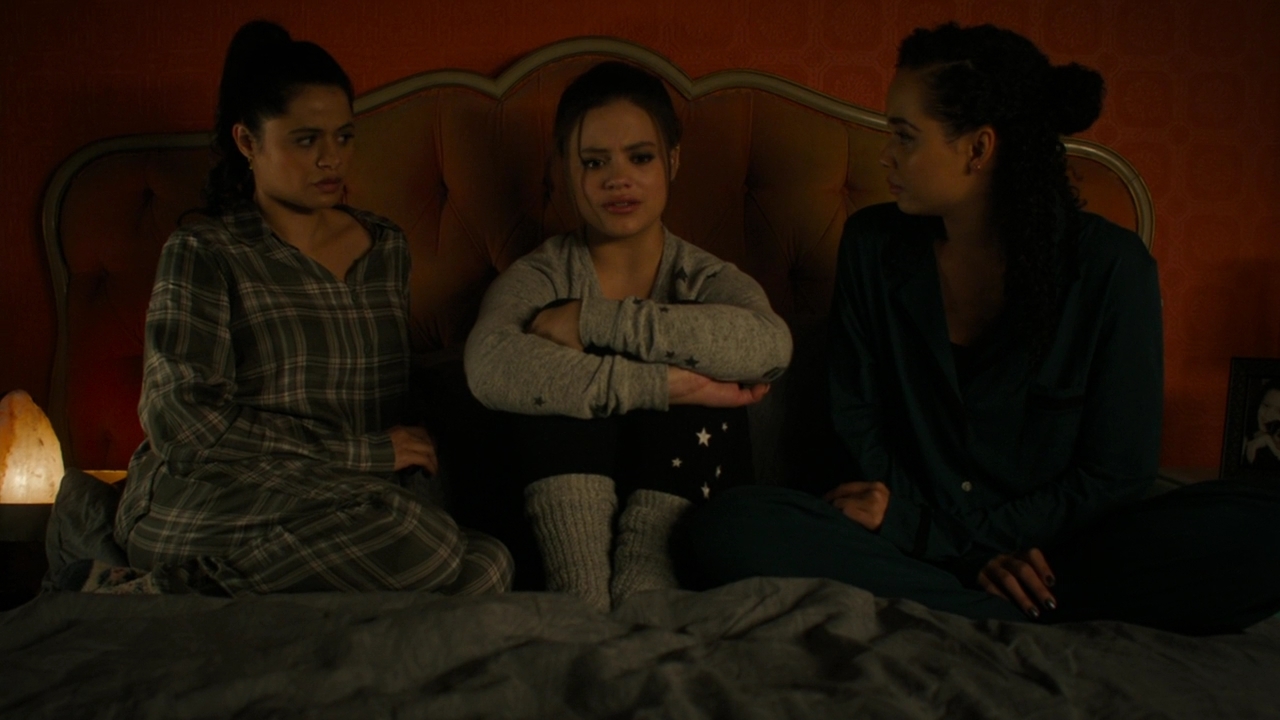 Charmed-Online-dot-nl_Charmed2x08TheRulesOfEngagement2201.jpg