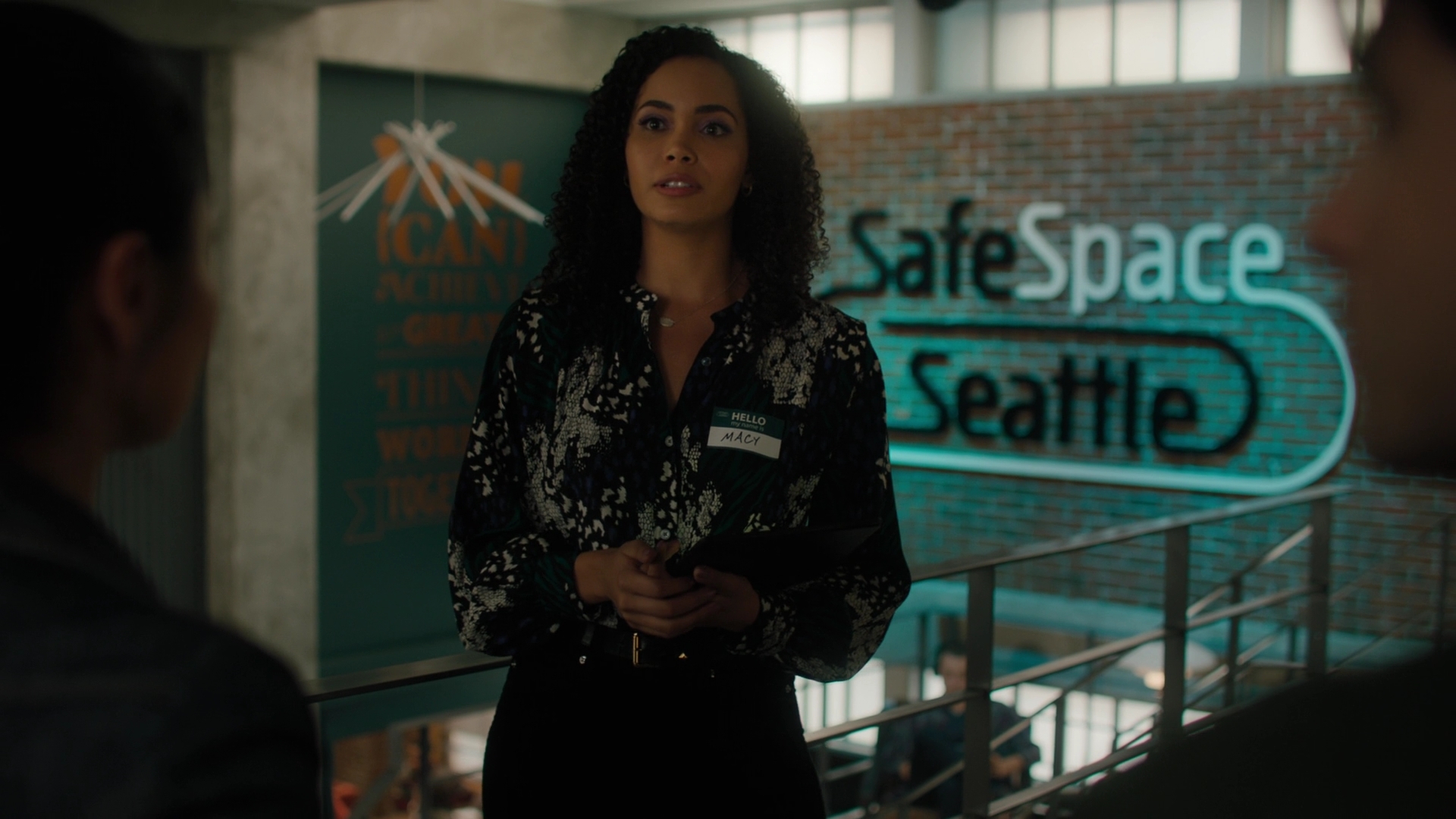 Charmed-Online-dot-nl_Charmed2x09GeussWhosComingToSafeSpaceSeattlle0333.jpg