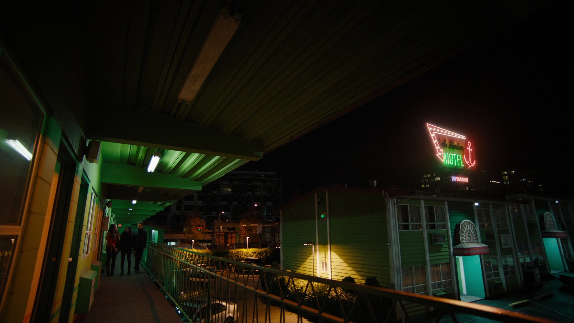 Charmed-Online-dot-nl_Charmed2x09GeussWhosComingToSafeSpaceSeattlle0527.jpg Charmed-Online-dot-nl_Charmed2x09GeussWhosComingToSafeSpaceSeattlle0527.jpg