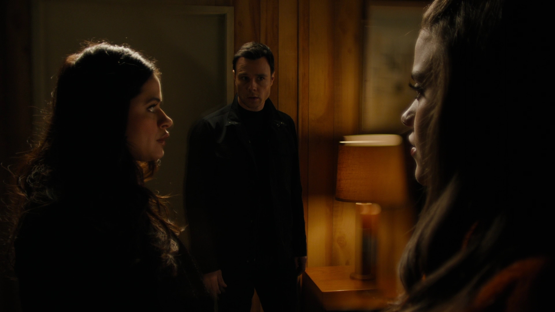 Charmed-Online-dot-nl_Charmed2x09GeussWhosComingToSafeSpaceSeattlle0597.jpg Charmed-Online-dot-nl_Charmed2x09GeussWhosComingToSafeSpaceSeattlle0597.jpg