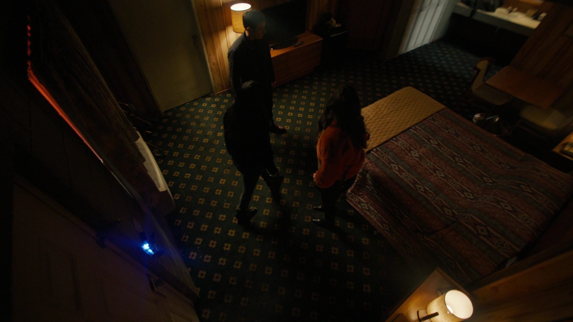 Charmed-Online-dot-nl_Charmed2x09GeussWhosComingToSafeSpaceSeattlle0602.jpg