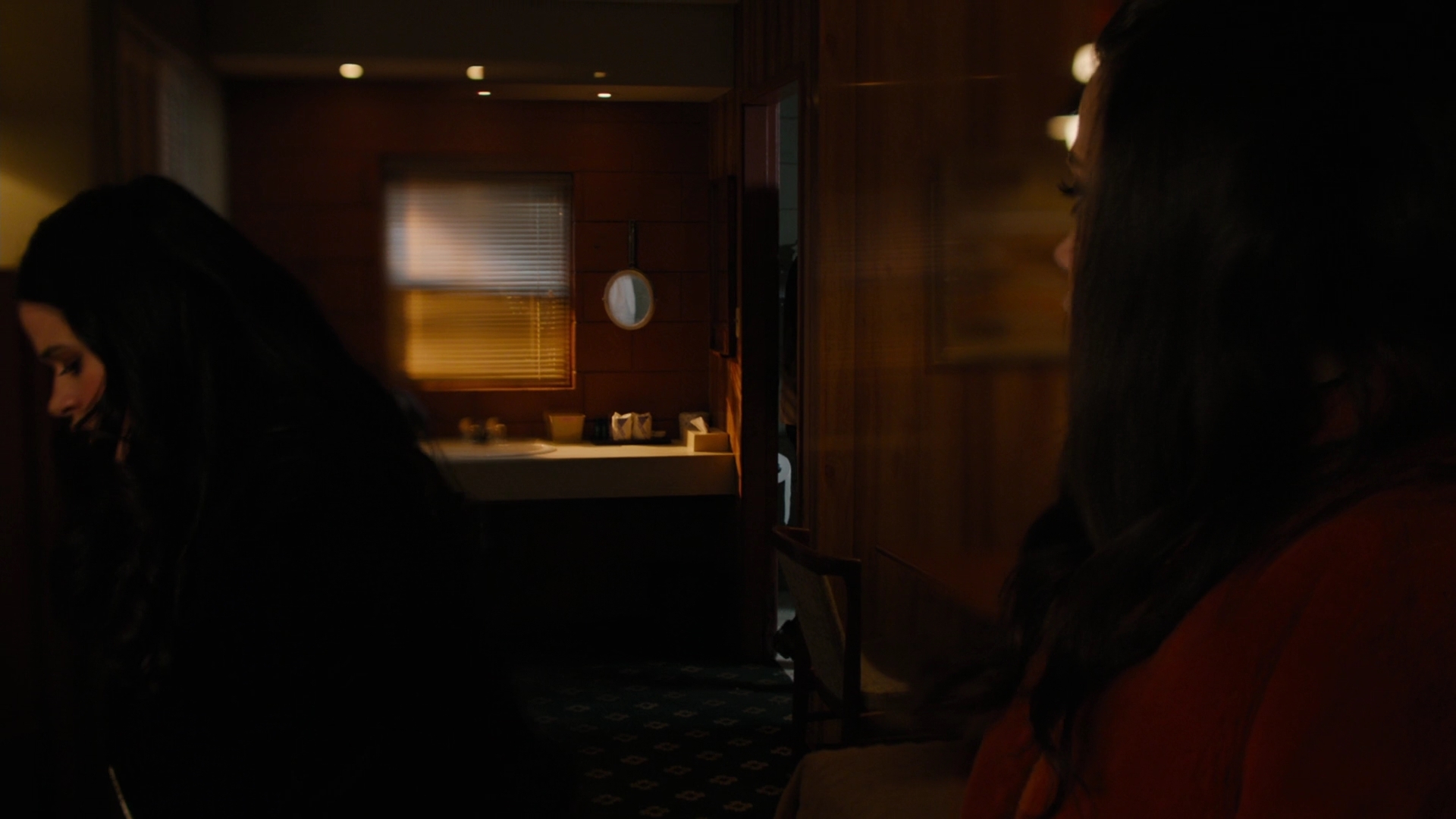 Charmed-Online-dot-nl_Charmed2x09GeussWhosComingToSafeSpaceSeattlle0608.jpg Charmed-Online-dot-nl_Charmed2x09GeussWhosComingToSafeSpaceSeattlle0608.jpg