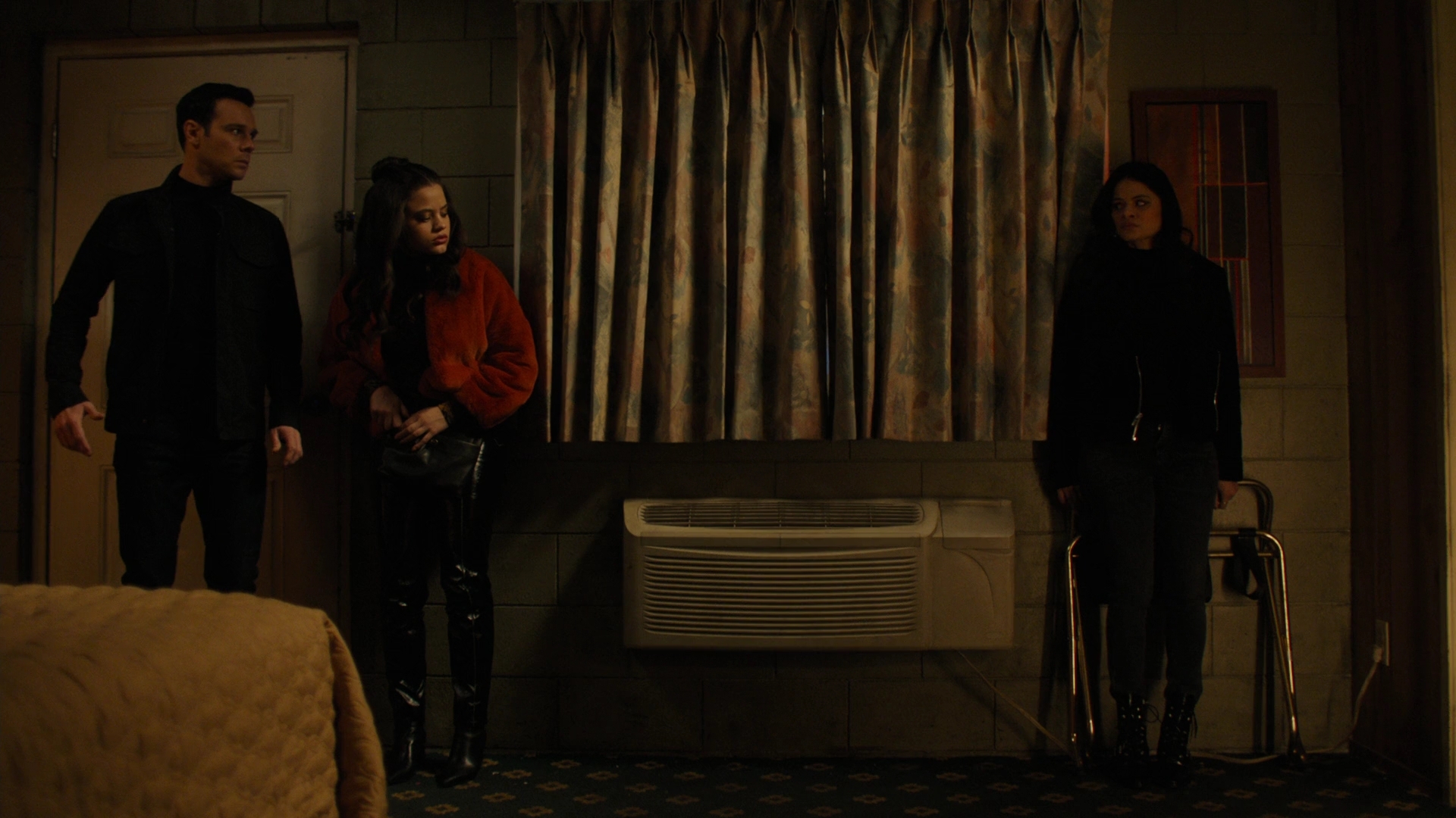 Charmed-Online-dot-nl_Charmed2x09GeussWhosComingToSafeSpaceSeattlle0617.jpg
