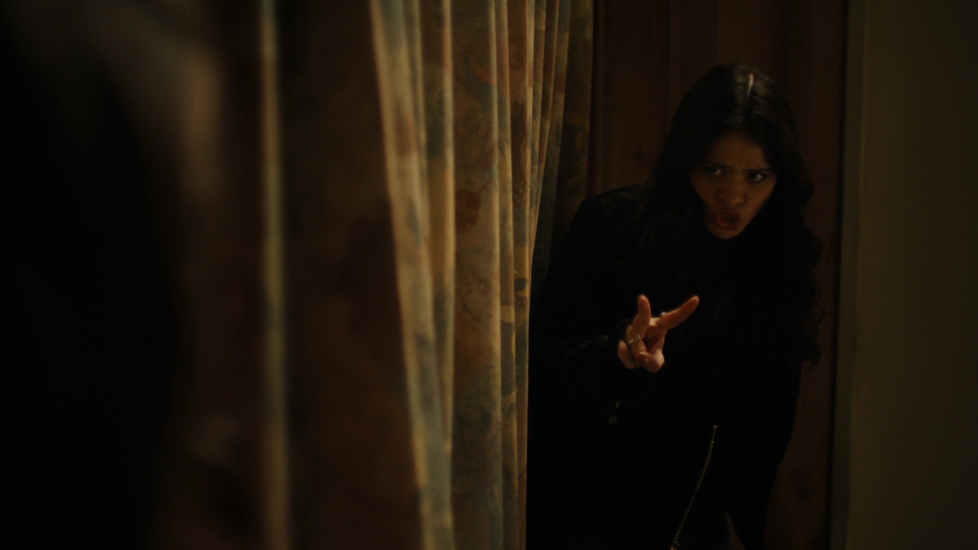 Charmed-Online-dot-nl_Charmed2x09GeussWhosComingToSafeSpaceSeattlle0629.jpg