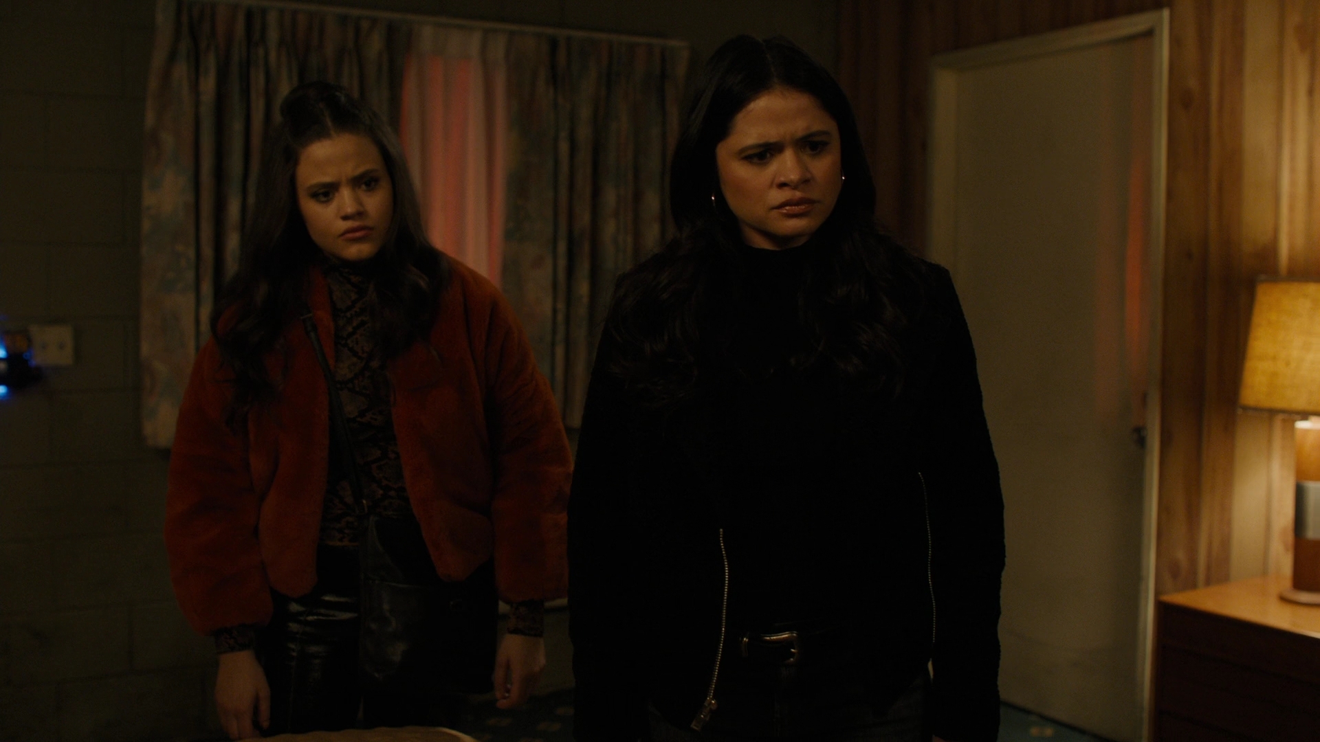 Charmed-Online-dot-nl_Charmed2x09GeussWhosComingToSafeSpaceSeattlle0728.jpg