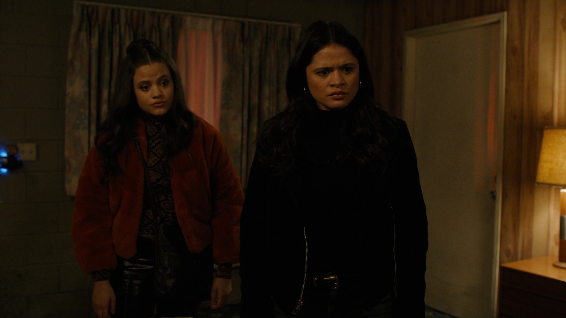 Charmed-Online-dot-nl_Charmed2x09GeussWhosComingToSafeSpaceSeattlle0729.jpg Charmed-Online-dot-nl_Charmed2x09GeussWhosComingToSafeSpaceSeattlle0729.jpg