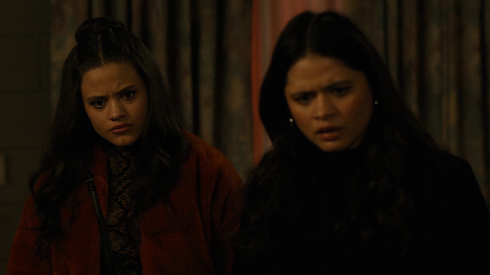 Charmed-Online-dot-nl_Charmed2x09GeussWhosComingToSafeSpaceSeattlle0735.jpg Charmed-Online-dot-nl_Charmed2x09GeussWhosComingToSafeSpaceSeattlle0735.jpg