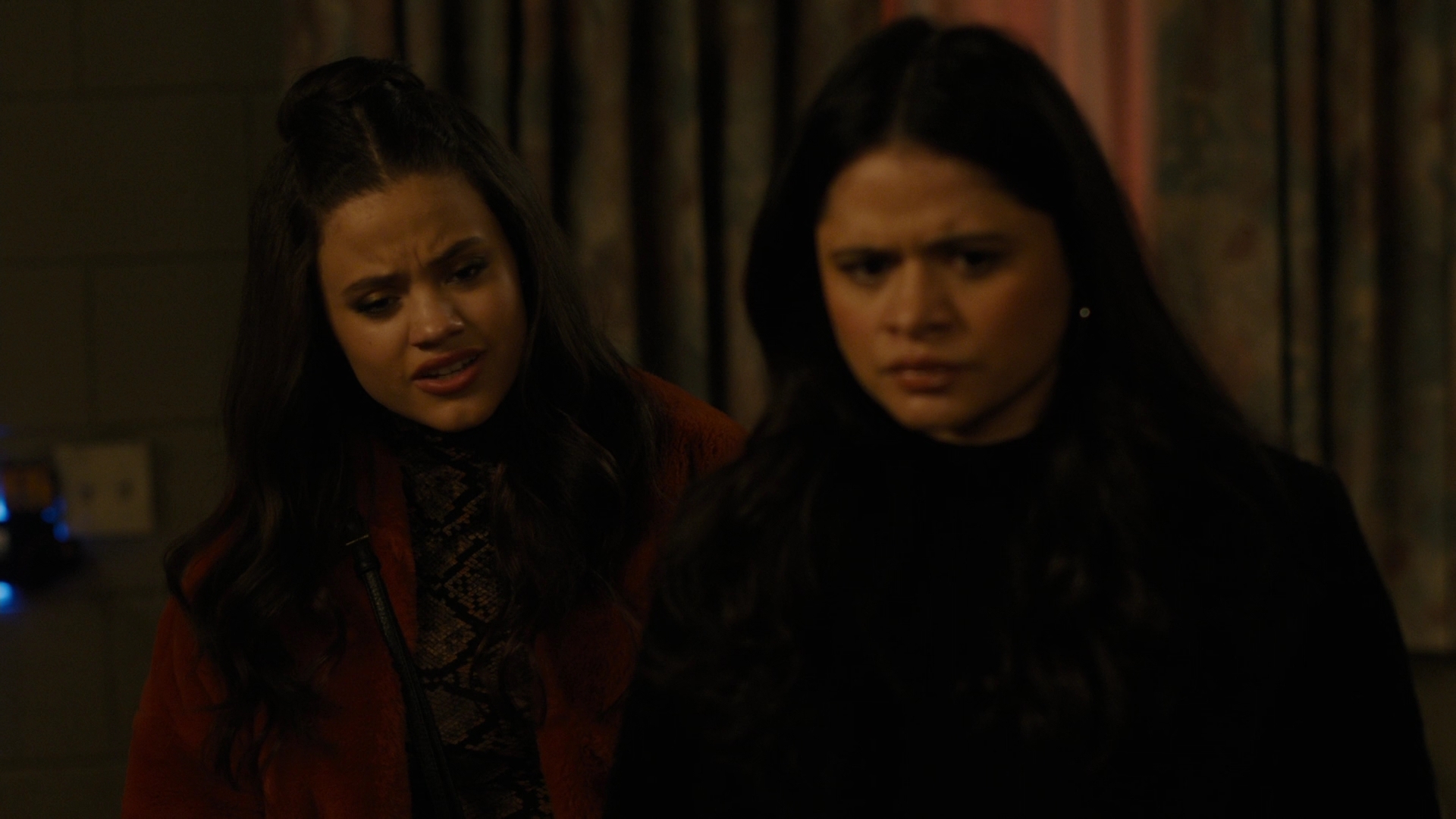 Charmed-Online-dot-nl_Charmed2x09GeussWhosComingToSafeSpaceSeattlle0745.jpg Charmed-Online-dot-nl_Charmed2x09GeussWhosComingToSafeSpaceSeattlle0745.jpg