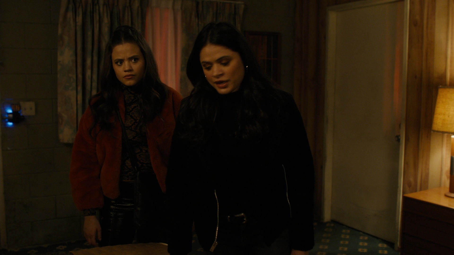 Charmed-Online-dot-nl_Charmed2x09GeussWhosComingToSafeSpaceSeattlle0760.jpg