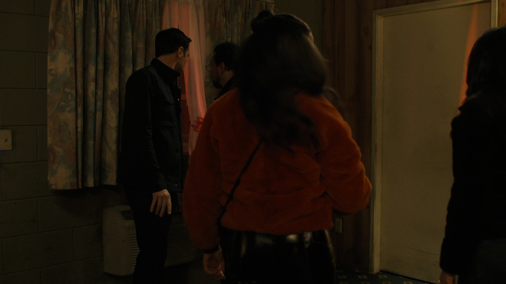 Charmed-Online-dot-nl_Charmed2x09GeussWhosComingToSafeSpaceSeattlle0820.jpg