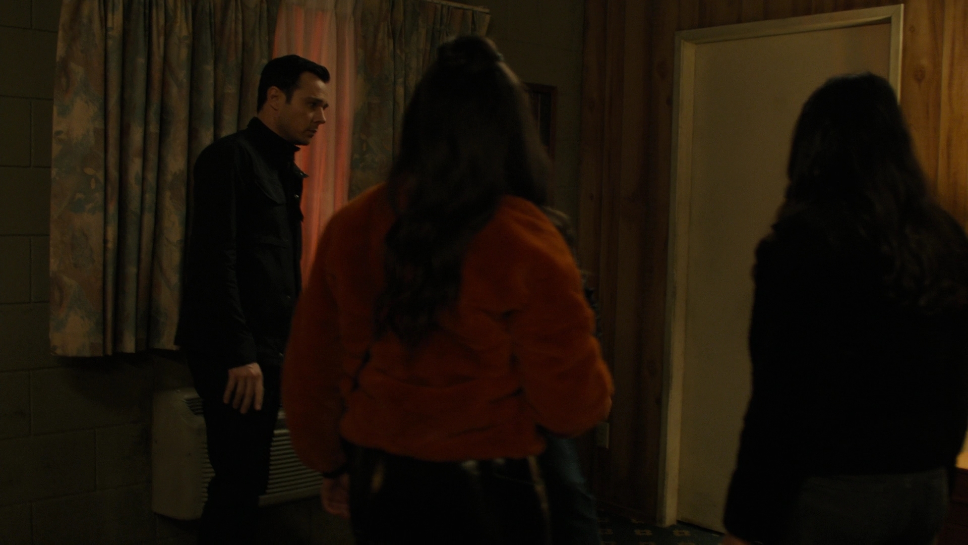 Charmed-Online-dot-nl_Charmed2x09GeussWhosComingToSafeSpaceSeattlle0821.jpg Charmed-Online-dot-nl_Charmed2x09GeussWhosComingToSafeSpaceSeattlle0821.jpg