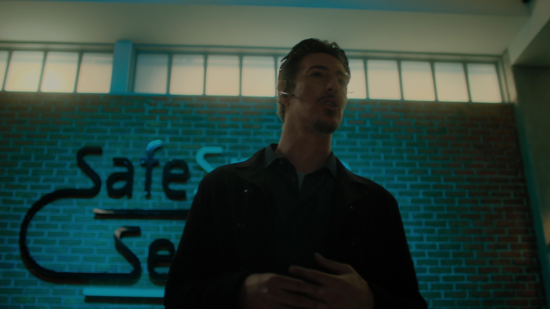 Charmed-Online-dot-nl_Charmed2x09GeussWhosComingToSafeSpaceSeattlle0883.jpg