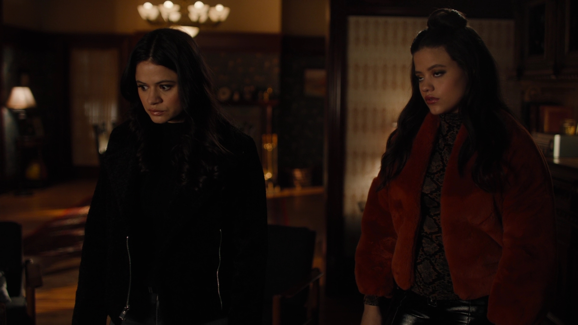 Charmed-Online-dot-nl_Charmed2x09GeussWhosComingToSafeSpaceSeattlle1032.jpg Charmed-Online-dot-nl_Charmed2x09GeussWhosComingToSafeSpaceSeattlle1032.jpg