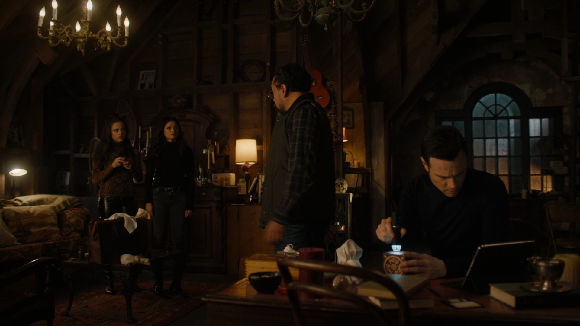 Charmed-Online-dot-nl_Charmed2x09GeussWhosComingToSafeSpaceSeattlle1469.jpg Charmed-Online-dot-nl_Charmed2x09GeussWhosComingToSafeSpaceSeattlle1469.jpg