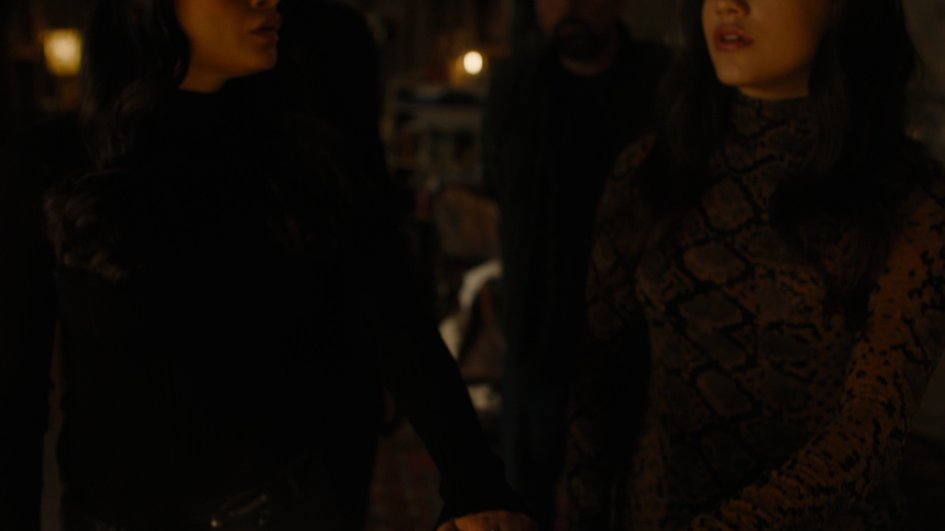 Charmed-Online-dot-nl_Charmed2x09GeussWhosComingToSafeSpaceSeattlle1496.jpg Charmed-Online-dot-nl_Charmed2x09GeussWhosComingToSafeSpaceSeattlle1496.jpg