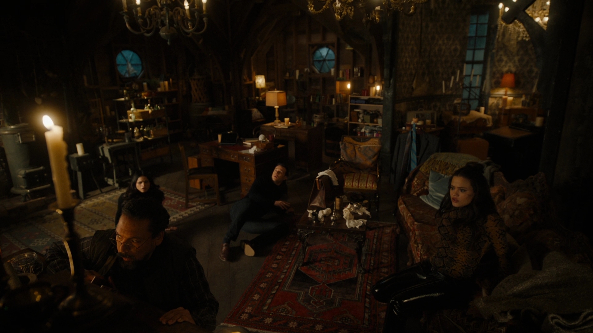 Charmed-Online-dot-nl_Charmed2x09GeussWhosComingToSafeSpaceSeattlle1522.jpg