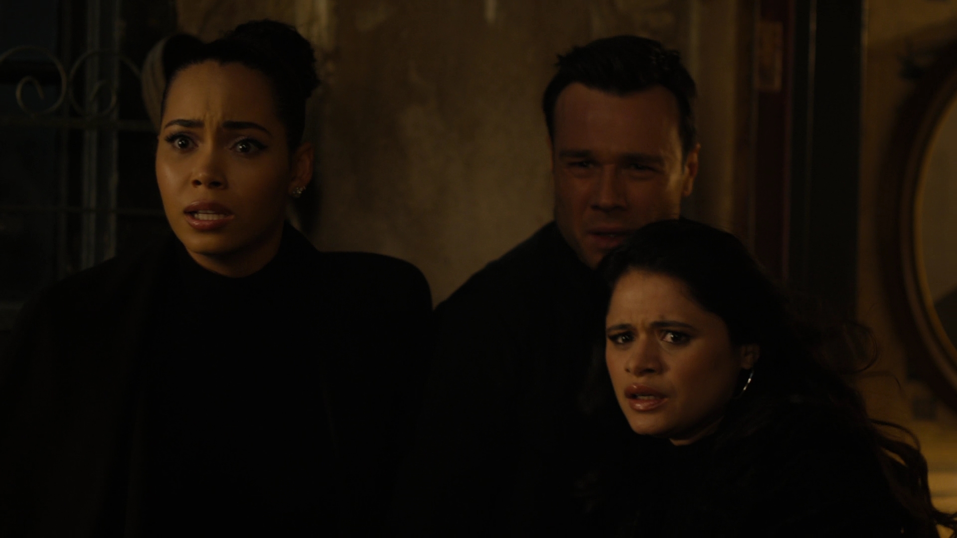 Charmed-Online-dot-nl_Charmed2x09GeussWhosComingToSafeSpaceSeattlle2265.jpg