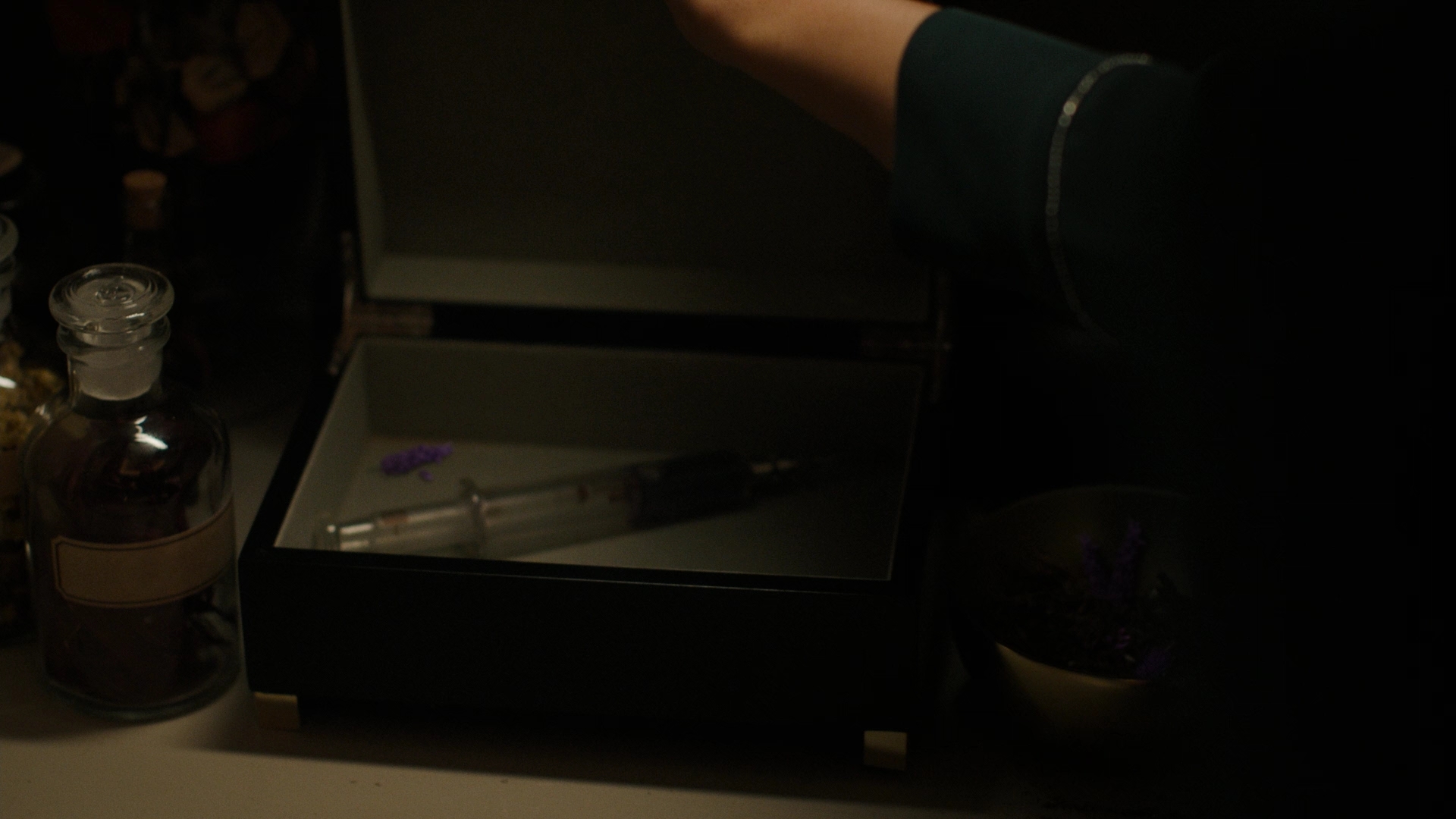 Charmed-Online-dot-nl_Charmed2x10CurseWords0938.jpg Charmed-Online-dot-nl_Charmed2x10CurseWords0938.jpg