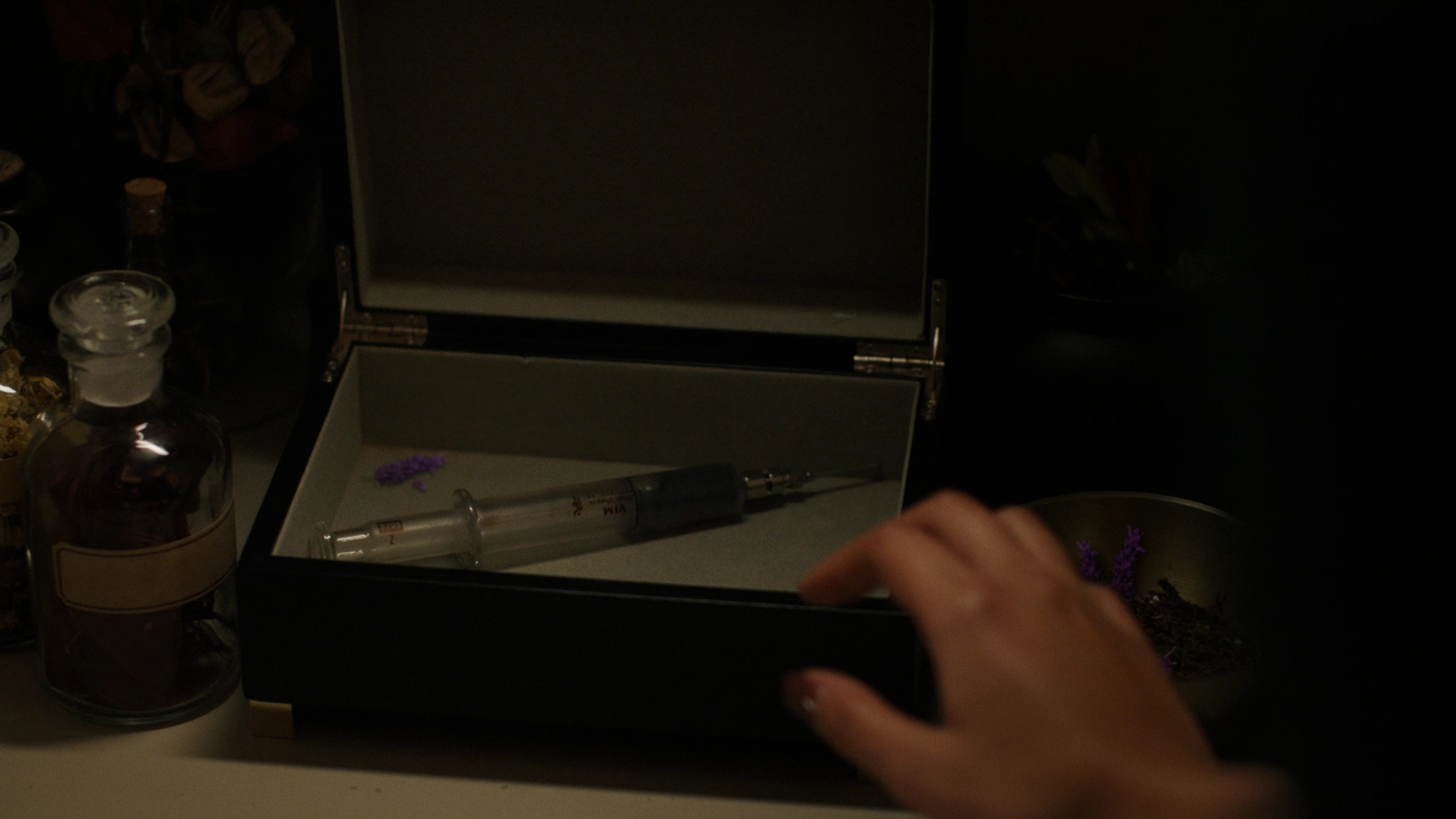 Charmed-Online-dot-nl_Charmed2x10CurseWords0940.jpg Charmed-Online-dot-nl_Charmed2x10CurseWords0940.jpg