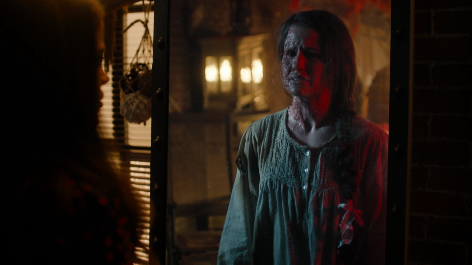 Charmed-Online-dot-nl_Charmed2x10CurseWords0947.jpg Charmed-Online-dot-nl_Charmed2x10CurseWords0947.jpg