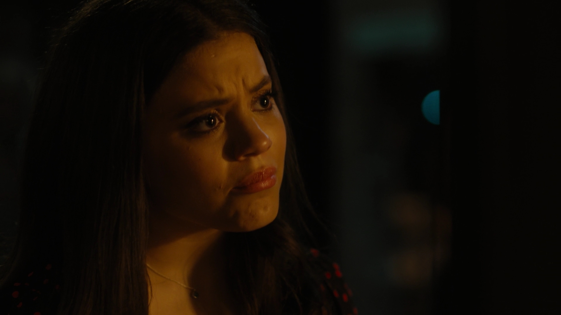 Charmed-Online-dot-nl_Charmed2x10CurseWords0989.jpg Charmed-Online-dot-nl_Charmed2x10CurseWords0989.jpg