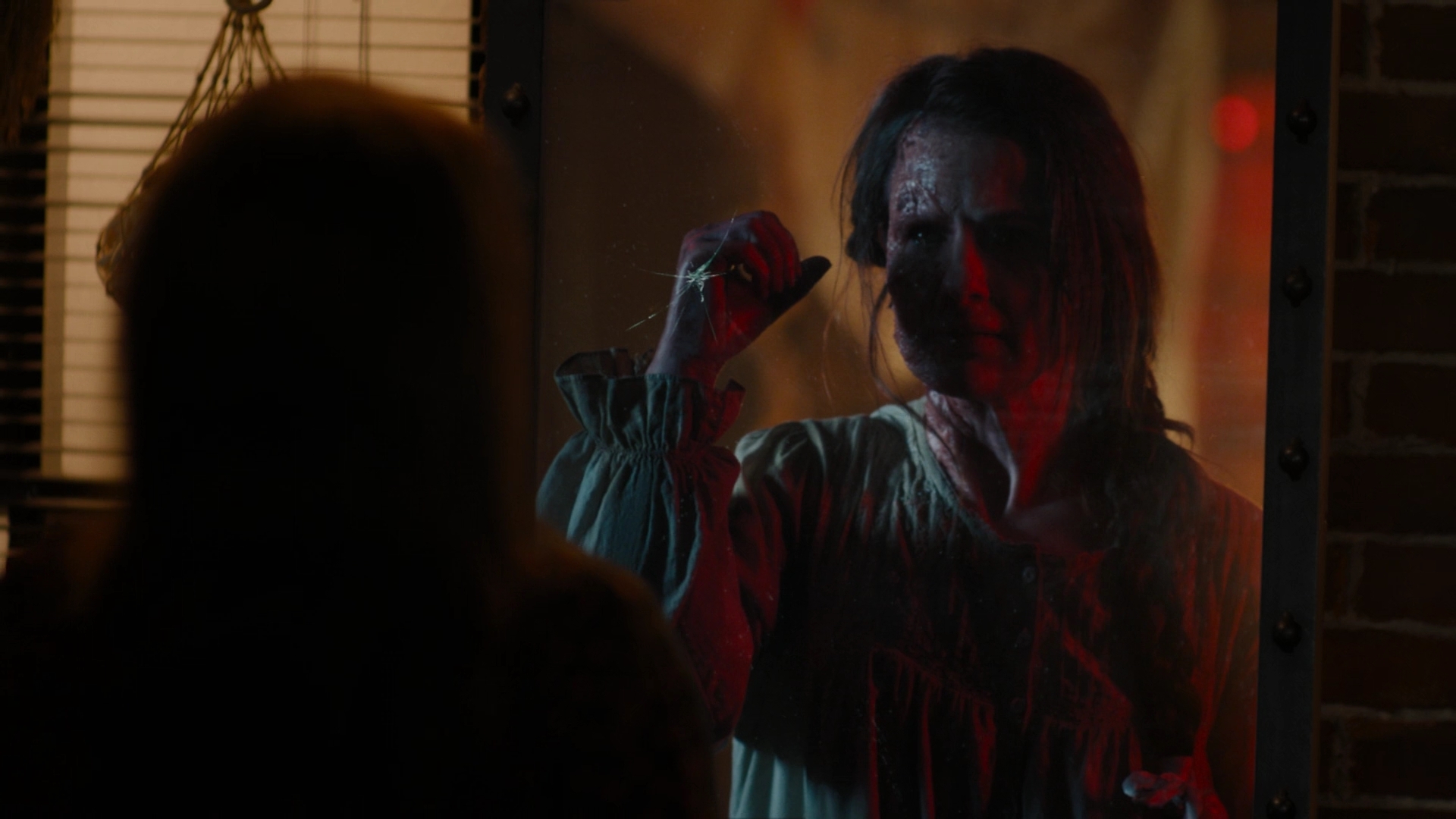 Charmed-Online-dot-nl_Charmed2x10CurseWords1004.jpg Charmed-Online-dot-nl_Charmed2x10CurseWords1004.jpg