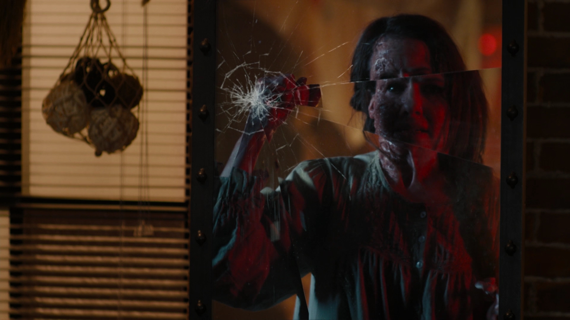 Charmed-Online-dot-nl_Charmed2x10CurseWords1020.jpg Charmed-Online-dot-nl_Charmed2x10CurseWords1020.jpg