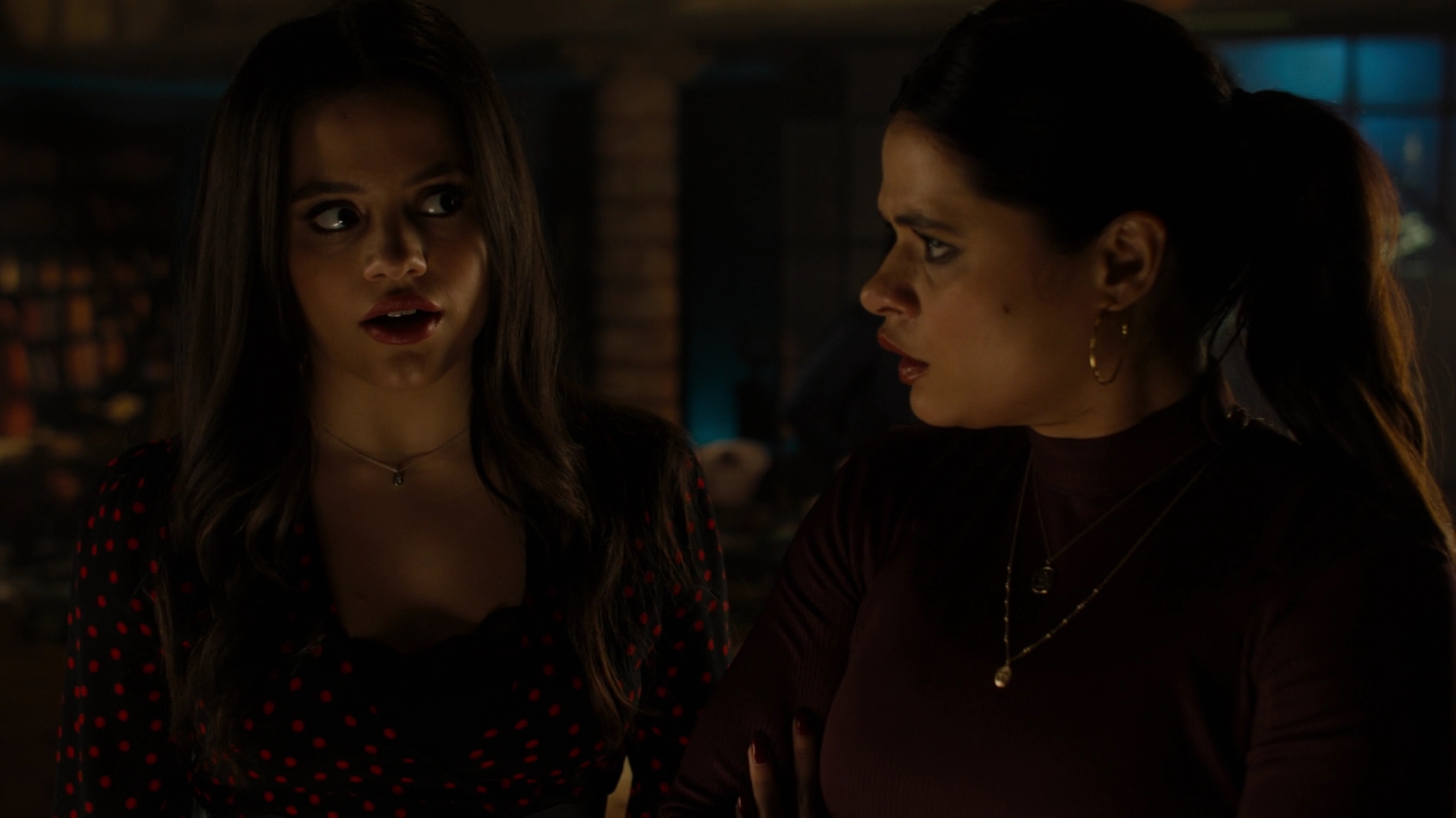 Charmed-Online-dot-nl_Charmed2x10CurseWords1808.jpg