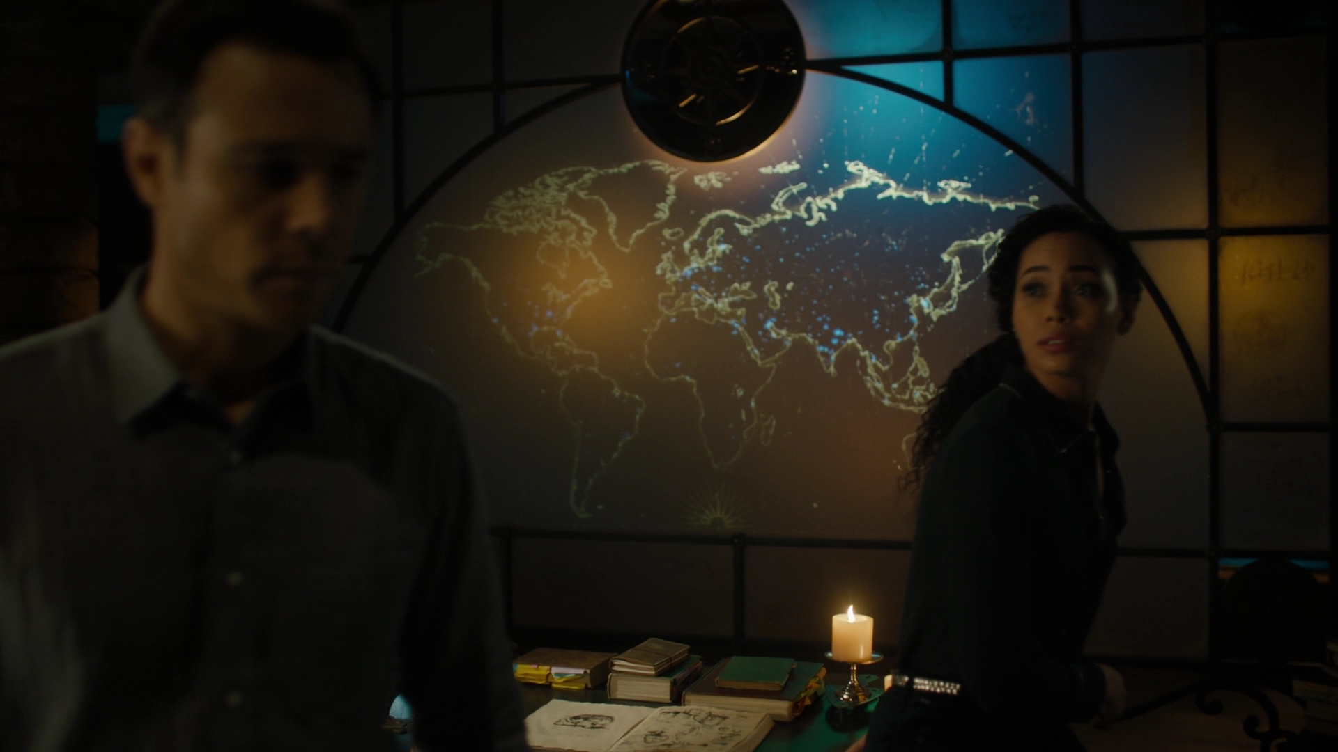 Charmed-Online-dot-nl_Charmed2x10CurseWords2238.jpg Charmed-Online-dot-nl_Charmed2x10CurseWords2238.jpg