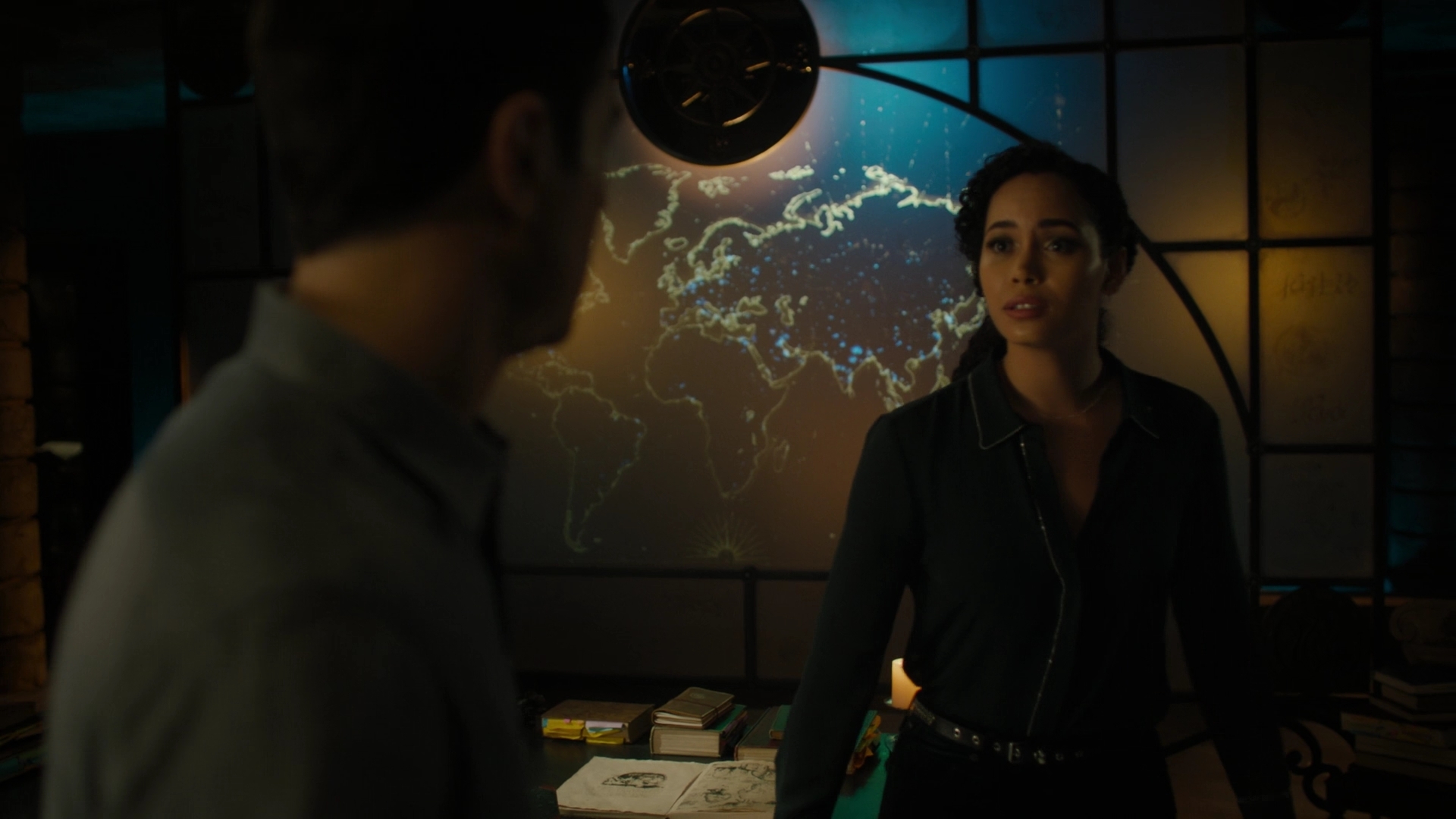 Charmed-Online-dot-nl_Charmed2x10CurseWords2239.jpg Charmed-Online-dot-nl_Charmed2x10CurseWords2239.jpg