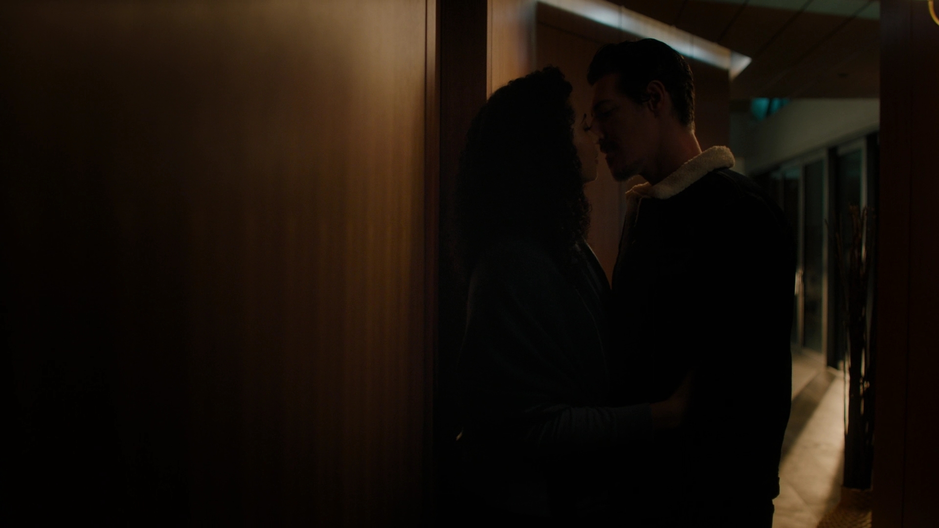 Charmed-Online-dot-nl_Charmed2x11DanceLikeNoOneIsWitching0179.jpg