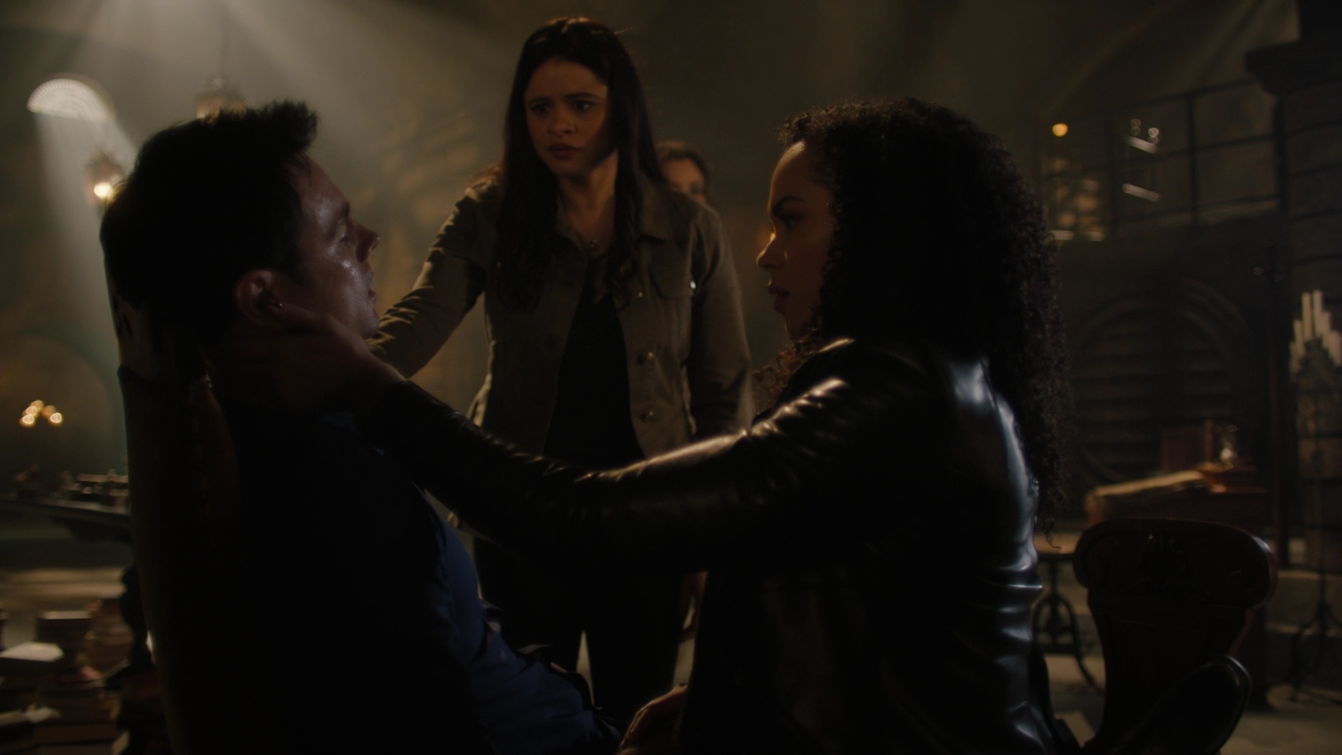 Charmed-Online-dot-nl_Charmed2x11DanceLikeNoOneIsWitching0731.jpg