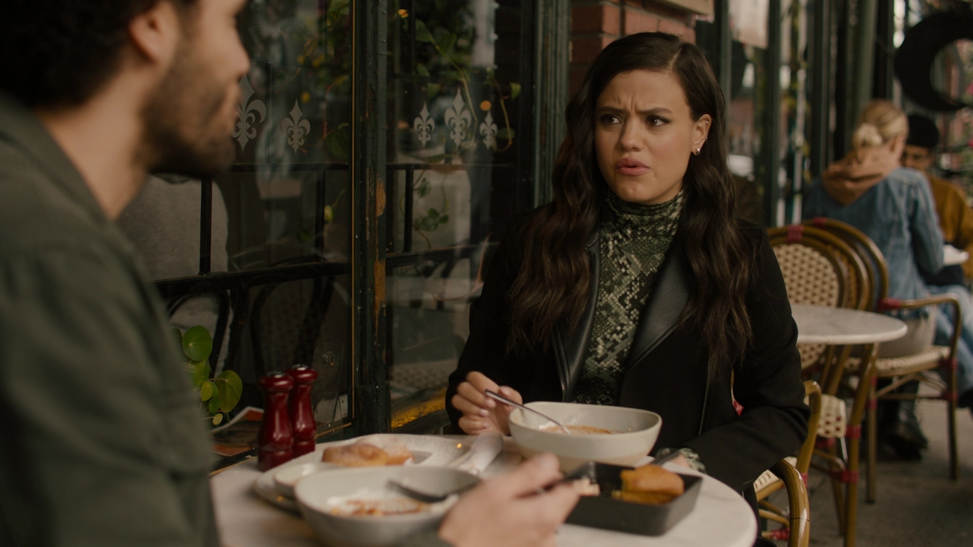 Charmed-Online-dot-nl_Charmed2x11DanceLikeNoOneIsWitching0828.jpg