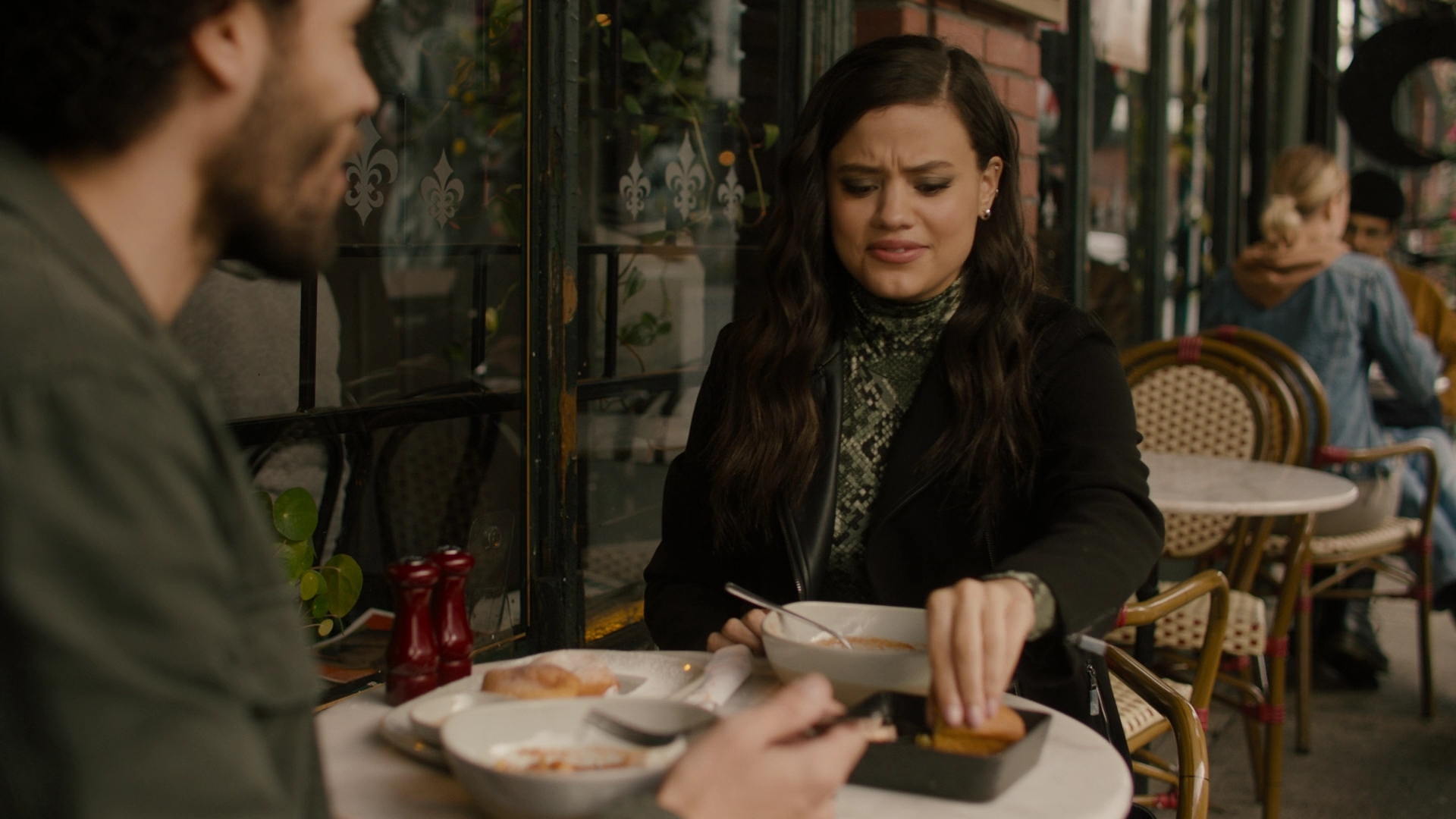 Charmed-Online-dot-nl_Charmed2x11DanceLikeNoOneIsWitching0829.jpg