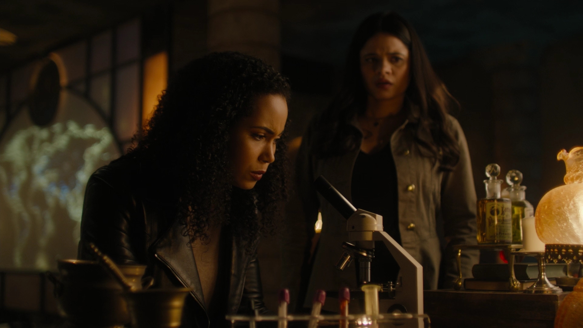 Charmed-Online-dot-nl_Charmed2x11DanceLikeNoOneIsWitching0889.jpg