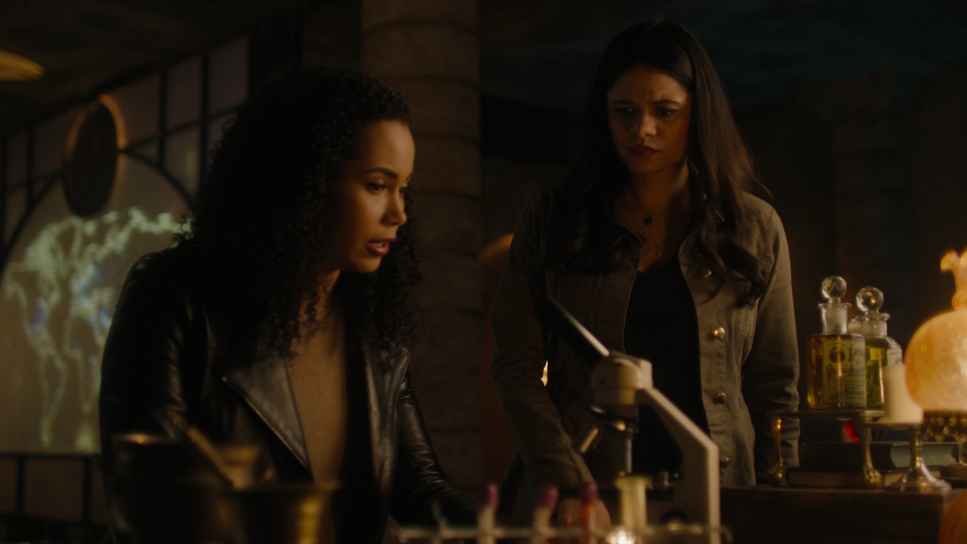 Charmed-Online-dot-nl_Charmed2x11DanceLikeNoOneIsWitching0904.jpg