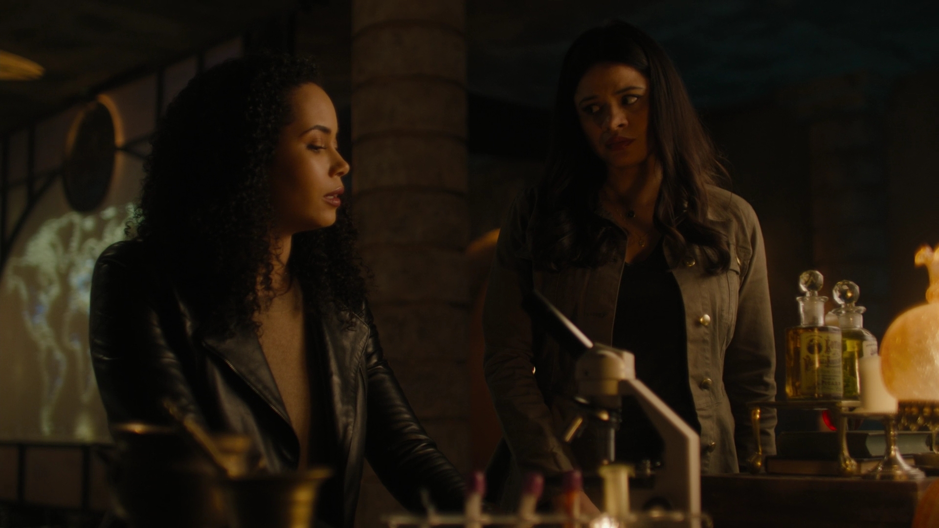 Charmed-Online-dot-nl_Charmed2x11DanceLikeNoOneIsWitching0922.jpg