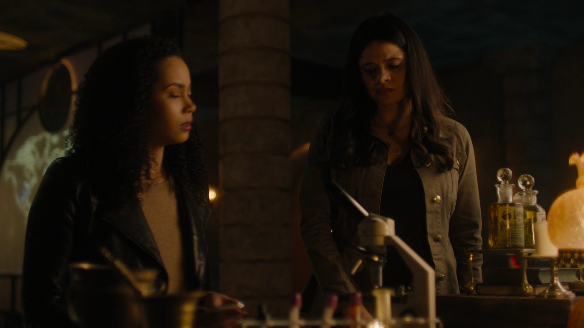 Charmed-Online-dot-nl_Charmed2x11DanceLikeNoOneIsWitching0923.jpg