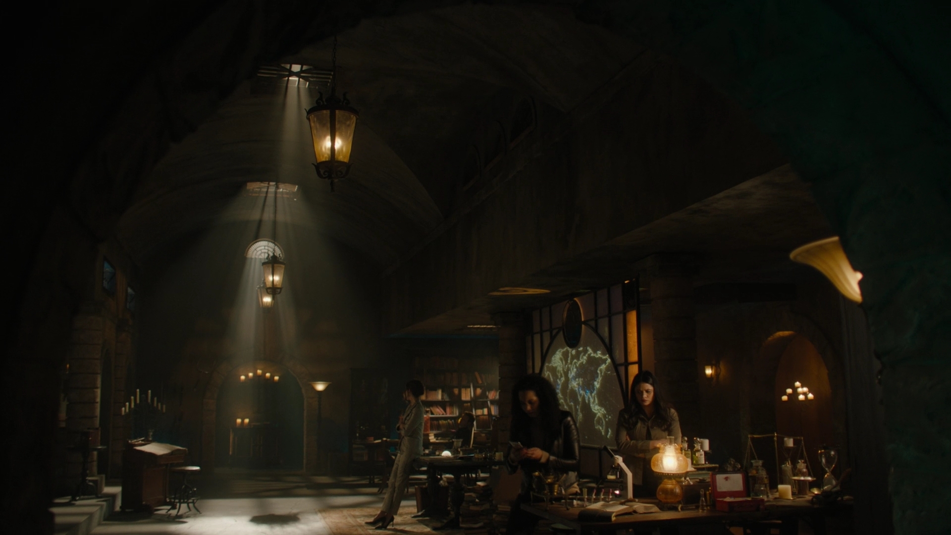 Charmed-Online-dot-nl_Charmed2x11DanceLikeNoOneIsWitching0924.jpg