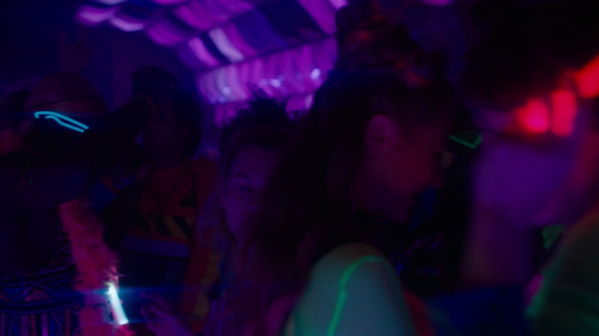 Charmed-Online-dot-nl_Charmed2x11DanceLikeNoOneIsWitching0958.jpg