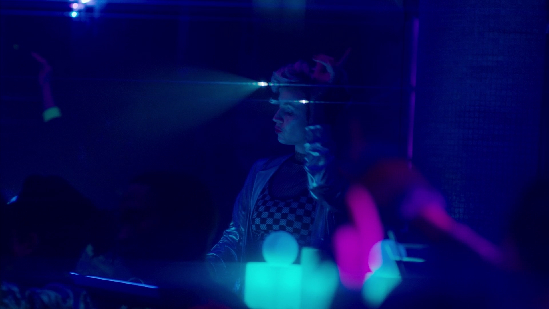 Charmed-Online-dot-nl_Charmed2x11DanceLikeNoOneIsWitching0977.jpg Charmed-Online-dot-nl_Charmed2x11DanceLikeNoOneIsWitching0977.jpg