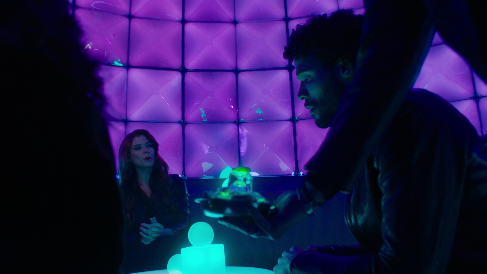 Charmed-Online-dot-nl_Charmed2x11DanceLikeNoOneIsWitching1047.jpg Charmed-Online-dot-nl_Charmed2x11DanceLikeNoOneIsWitching1047.jpg